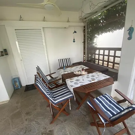 Blue Sea Apartment *